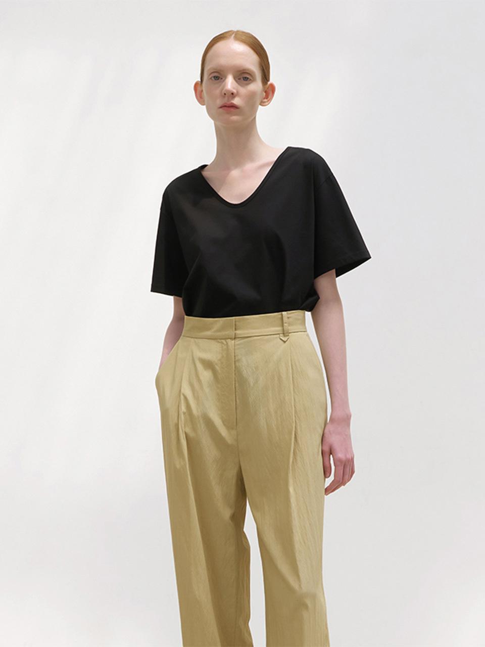 ONE Deep U-neck Silket T_BLACK