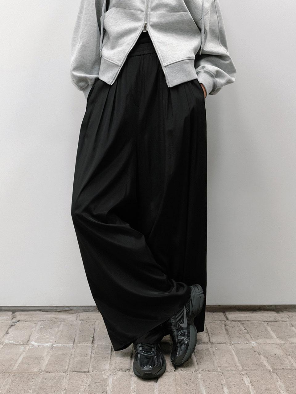 ONE Satin Flare Slacks_BLACK