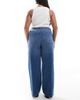Only Curve ONLY Curve high waist wide leg jeans in mid blue - 2