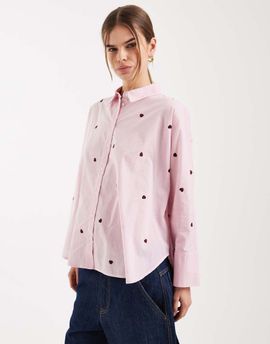 ONLY ONLY boxy shirt with heart embroidery in pink