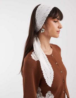ONLY ONLY broderie details small scarf in white