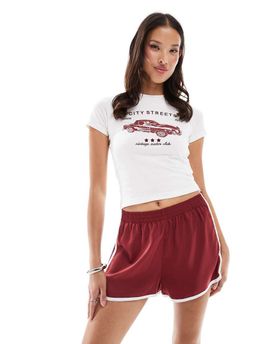 ONLY ONLY contrast piping satin shorts in burgundy-Red