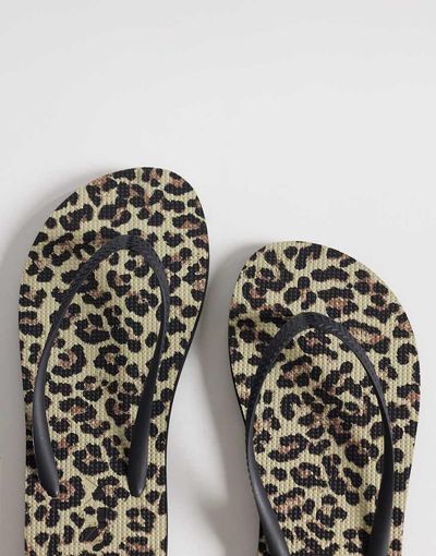ONLY ONLY flip flops in leopard-Brown