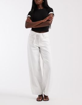 ONLY ONLY Gianna mid waist straight leg jeans in white