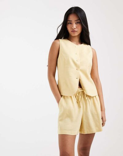 ONLY ONLY linen blend shorts in pale yellow - part of a set