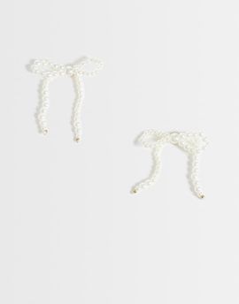 ONLY ONLY pearl bow earrings in white