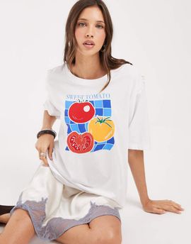 ONLY ONLY tomato graphic print oversized T-shirt in white