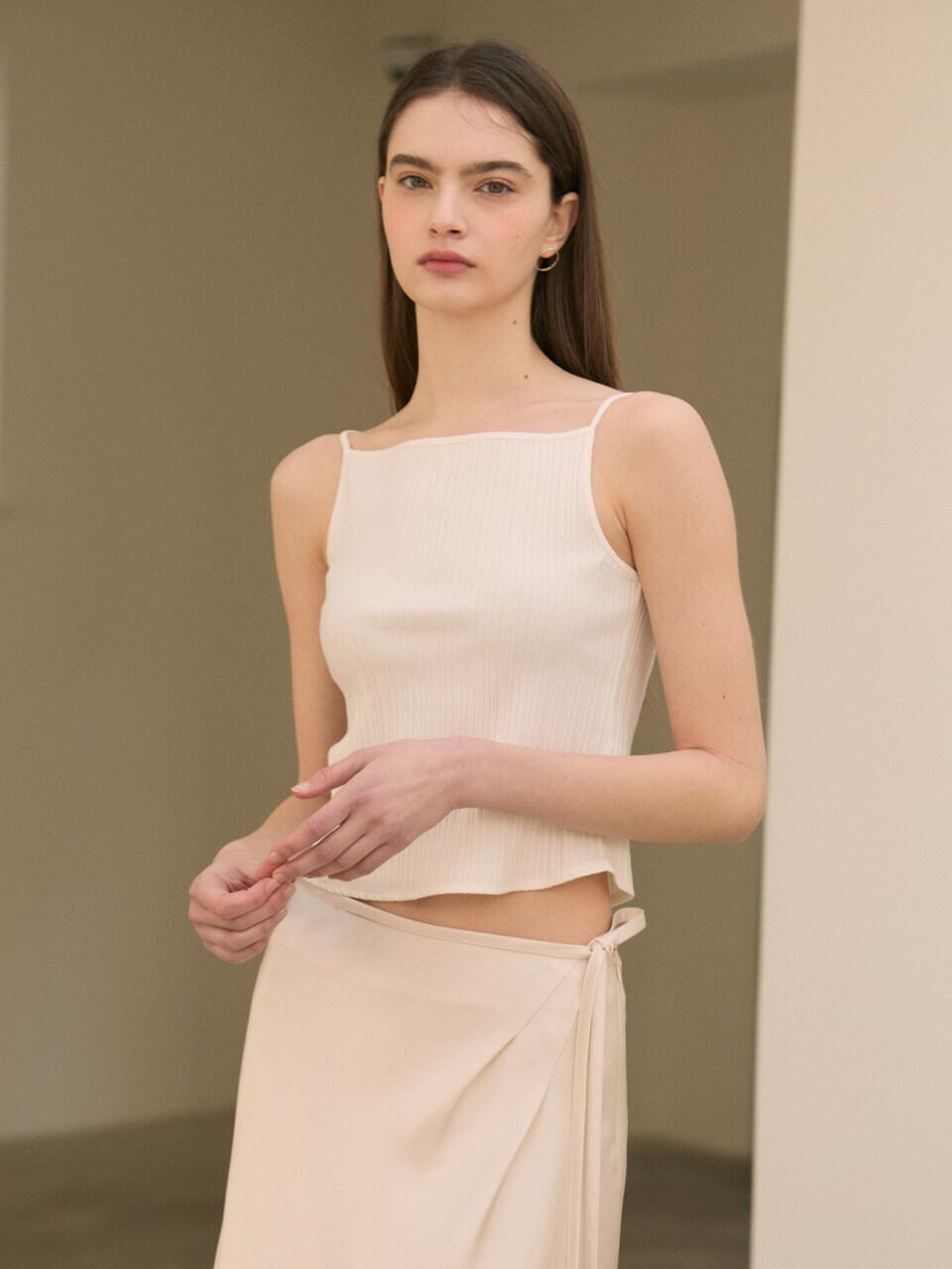 on&on Square Neck Sleeveless Top