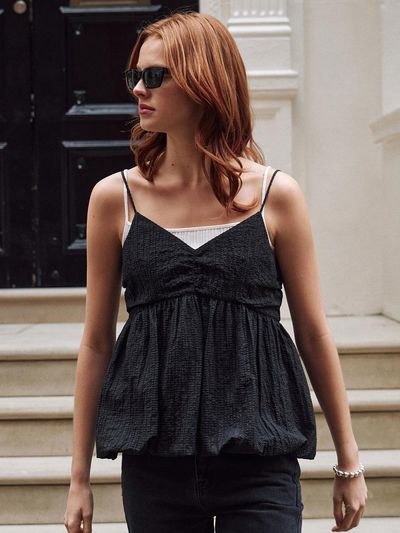 on&on Volume Sleeveless Layered Top