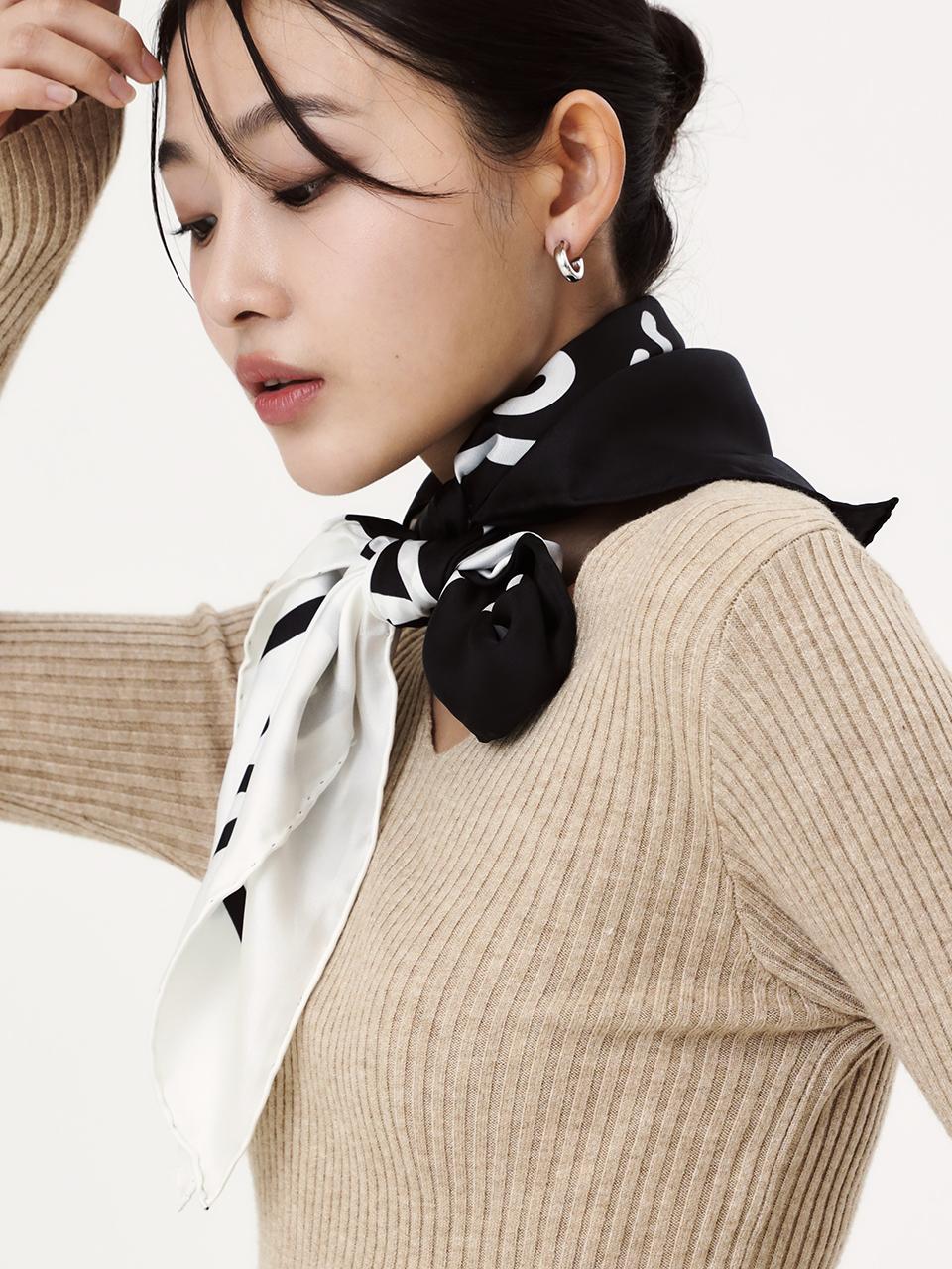 ONSZ Cotton Divided Logo Silk Scarf [Black and white]