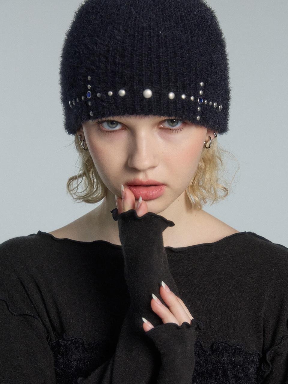 OoH-AHh! CROSS STUD BEANIE (BLACK)