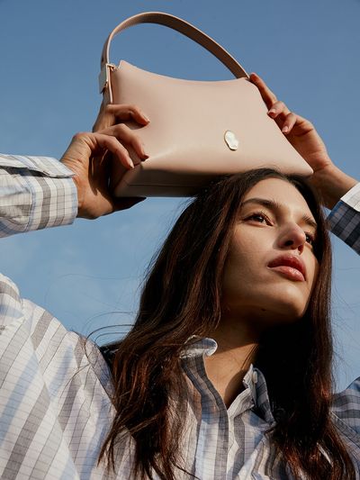 OSTKAKA Knot Pound Crossbody Bag - Fog Pink