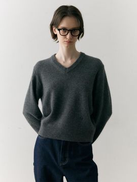 OSTKAKA Wool V-neck Essential Pullover
