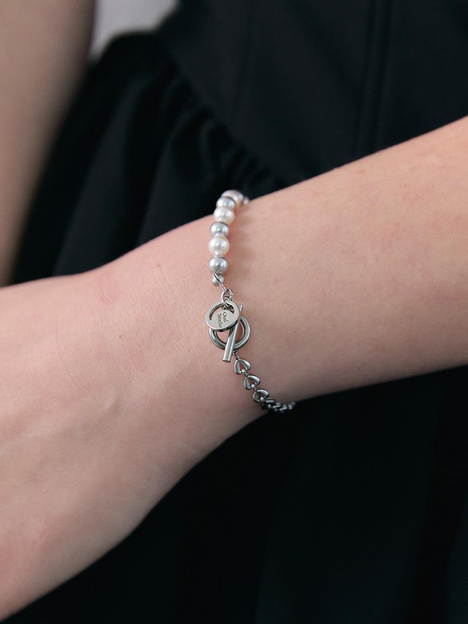 OudStudio Crystal Pearl Surgical Steel Mini Heart Bracelet [Beige]