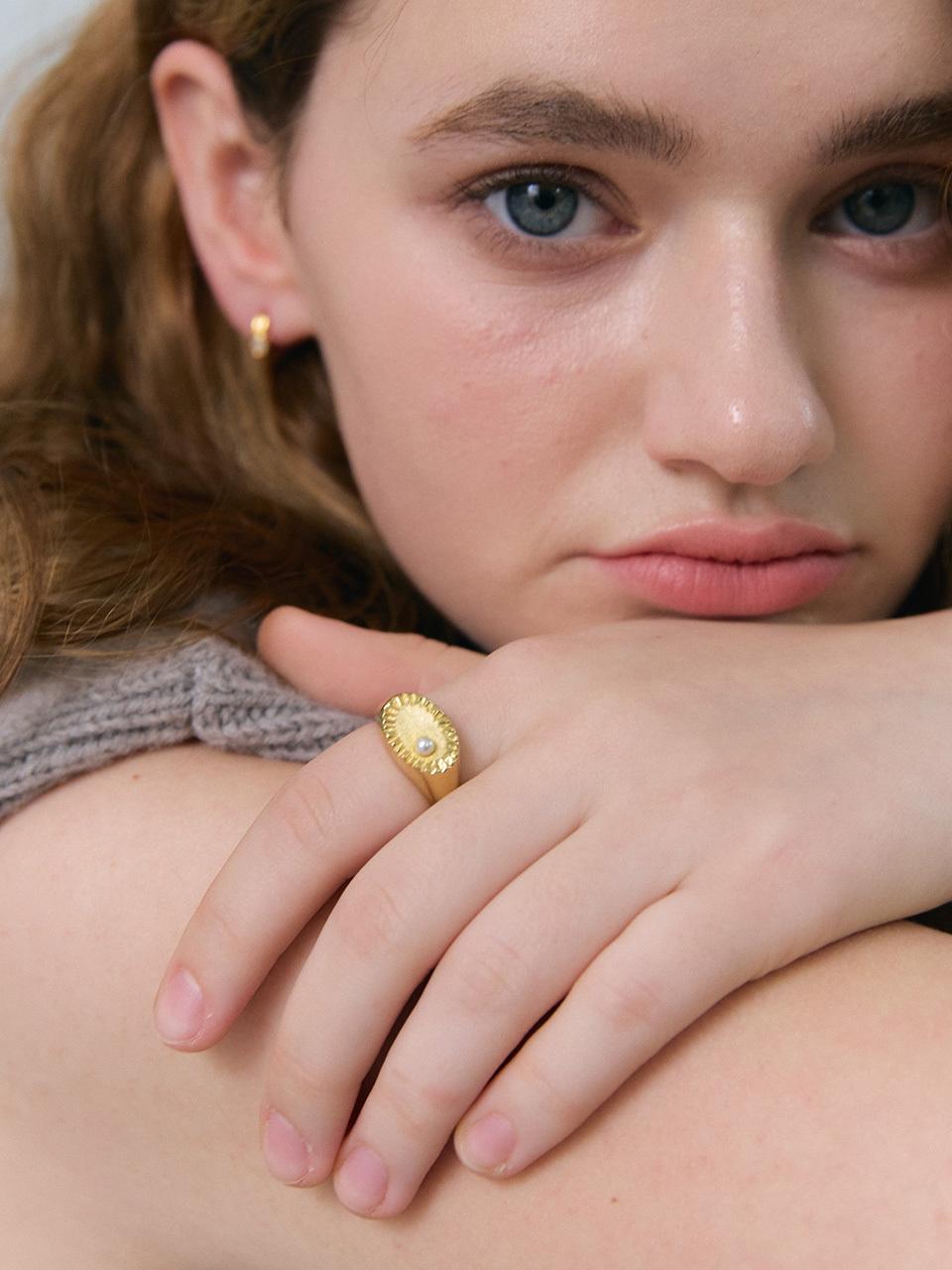 OudStudio Vintage Pearl Pleated Ring [Gold]