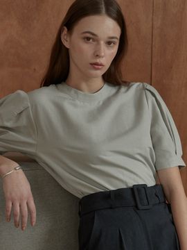 ouie back zipper puff half blouse (light khaki)