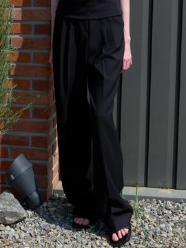 ouie Classic Pleated Wide Slacks - Black