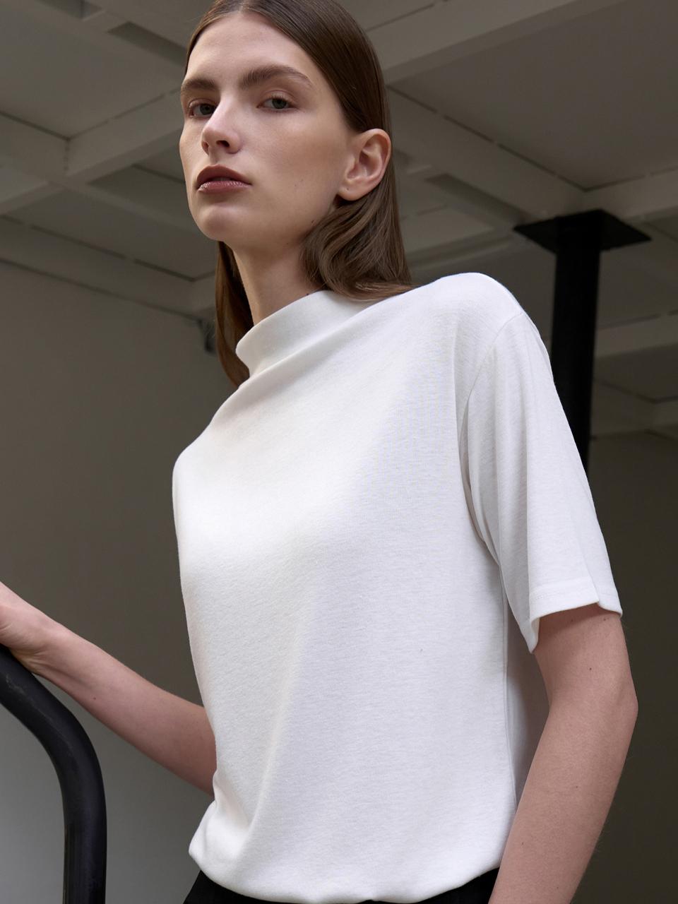 ouie Quarter Neck Half Sleeve Tee - White OU1290