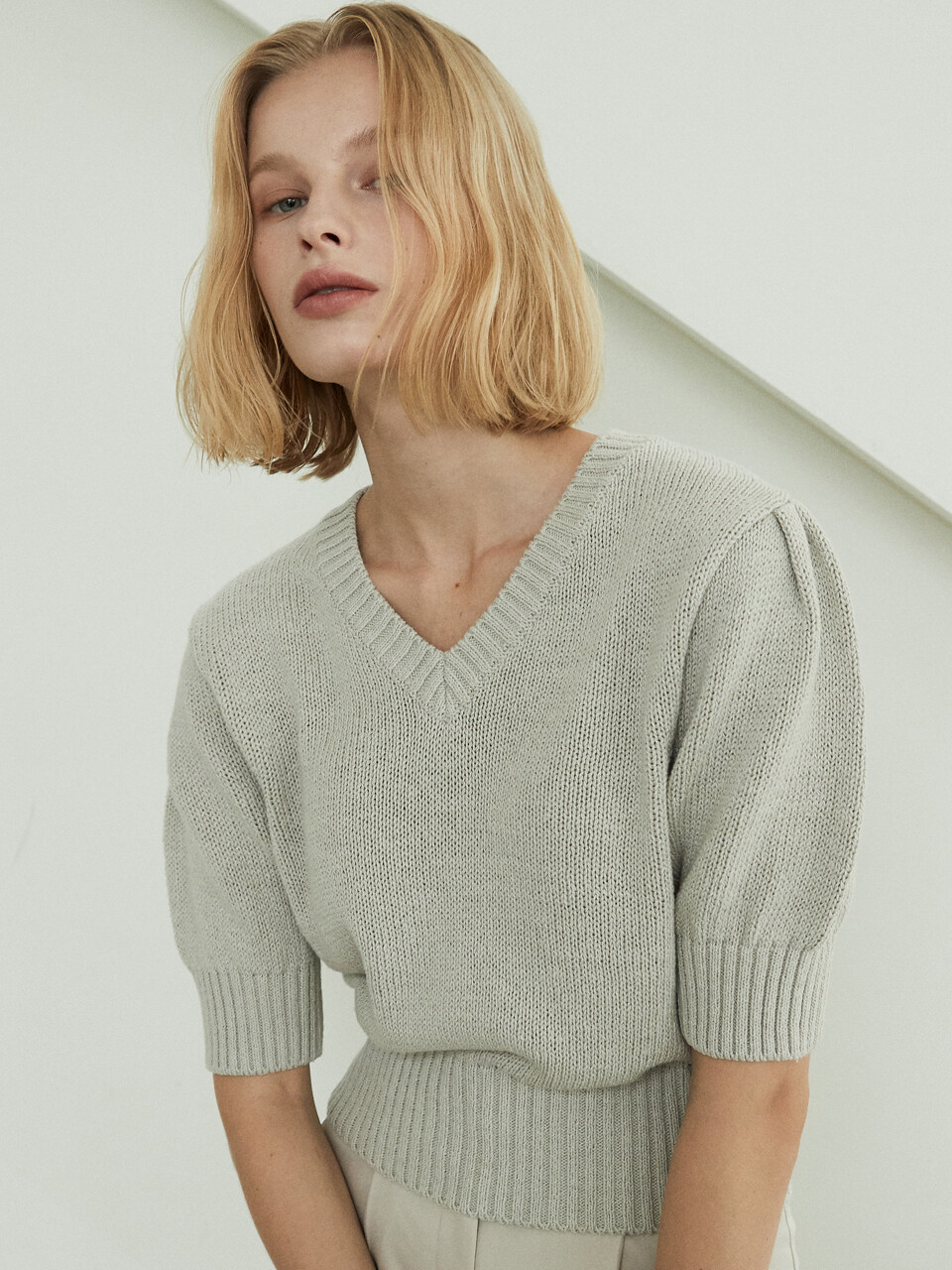 ouie V Neck Puff Knit Pullover (Gray Beige)