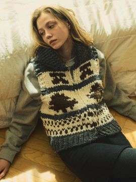 OUR NOSTALGIA Handmade cowichan knit vest zip up_Charcoal