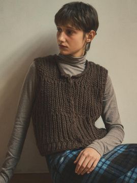 OUR NOSTALGIA Handmade crop knit vest_Brown