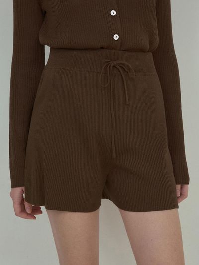 OUR NOSTALGIA Lush Basic Knit Setup Shorts [Brown] (OC25-KN10)