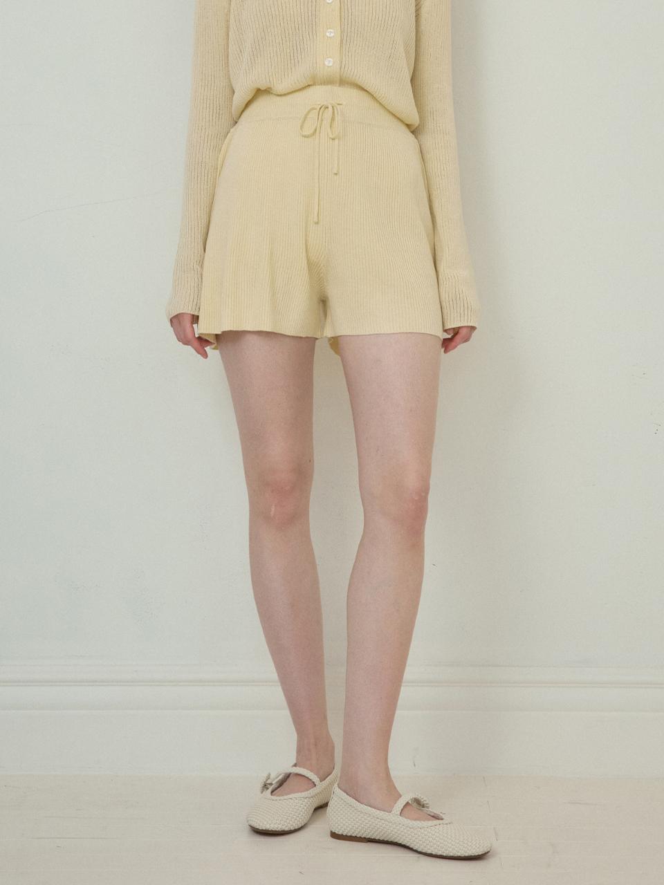 OUR NOSTALGIA Lush Basic Knit Setup Shorts [Buttery Yellow] (OC25-KN10)