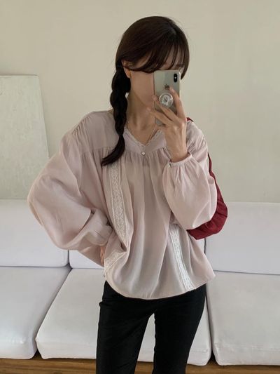 OUR NOSTALGIA Soft Shirring Lace Blouse_2Color(O25-TP02)