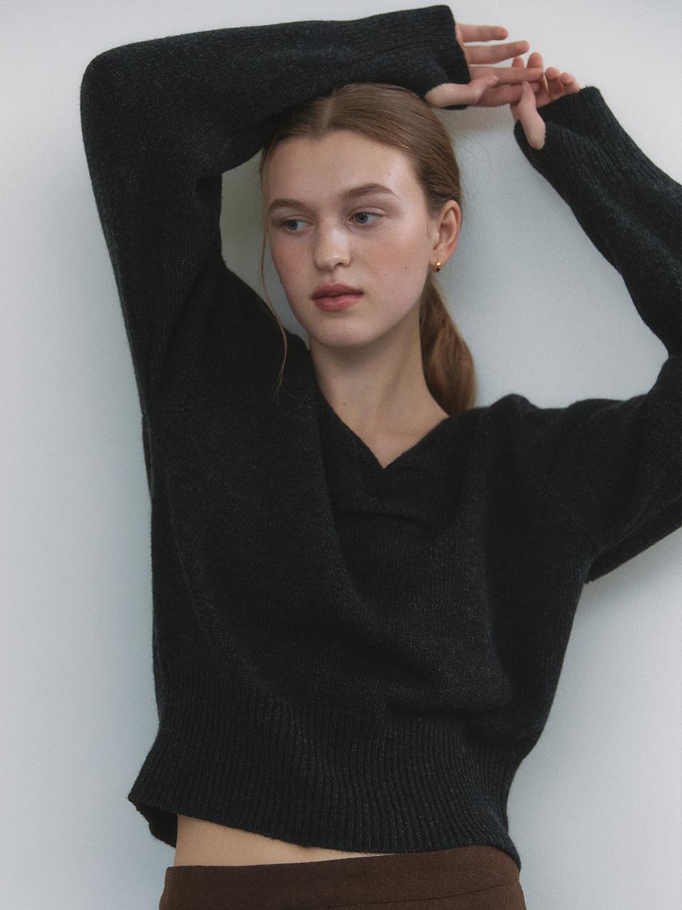 ourcomos V-neck Shirring Wool Blend Knit [Charcoal] (1307)
