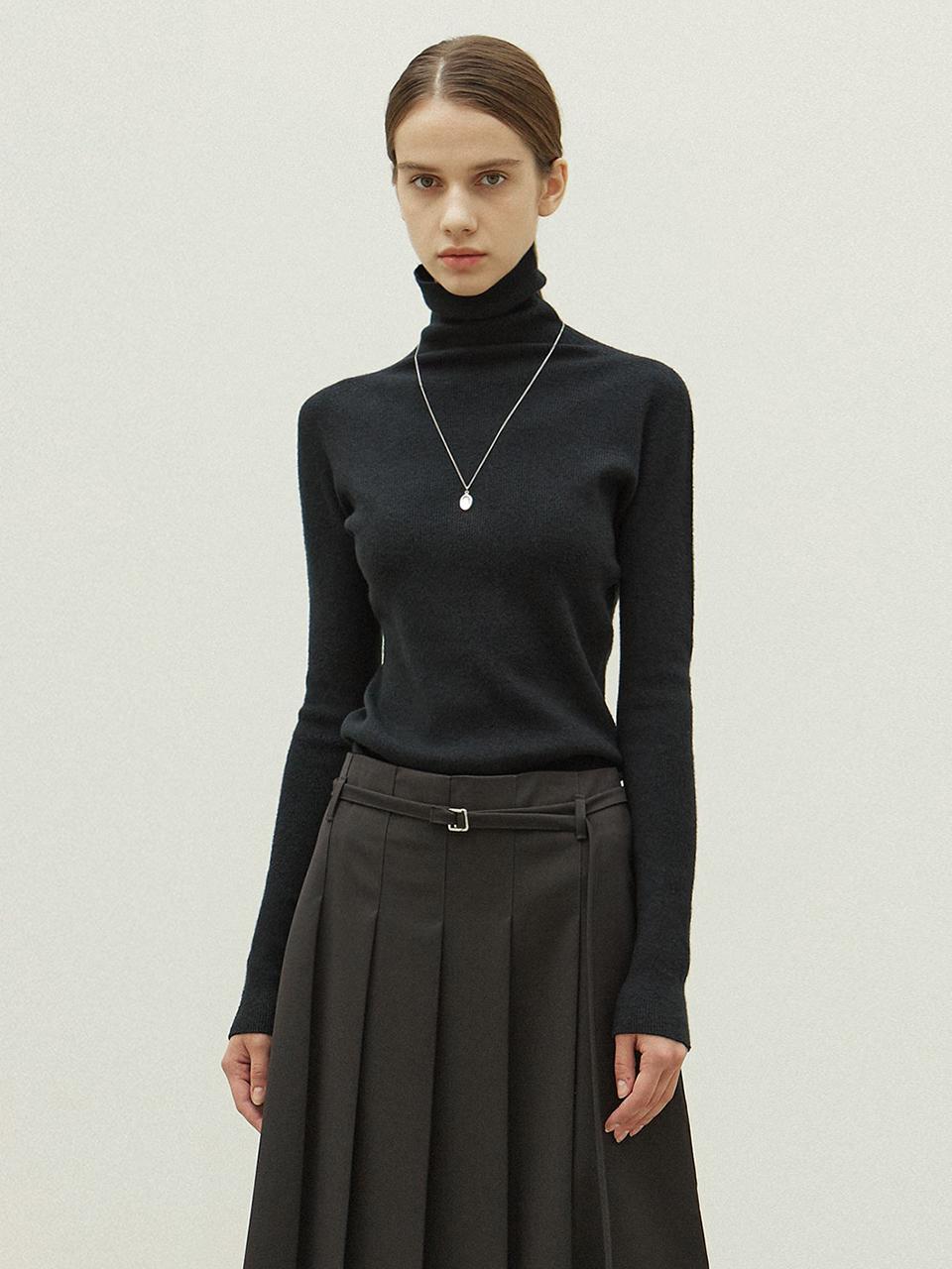 OVEOF Essential Wool Turtleneck Knit Top [Black]