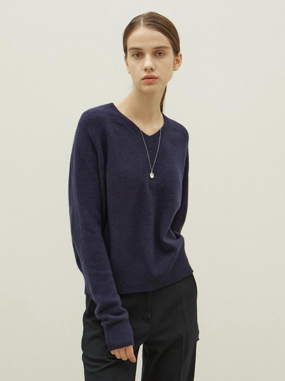 OVEOF Loose Soft Raglan Wool Knit [Navy]