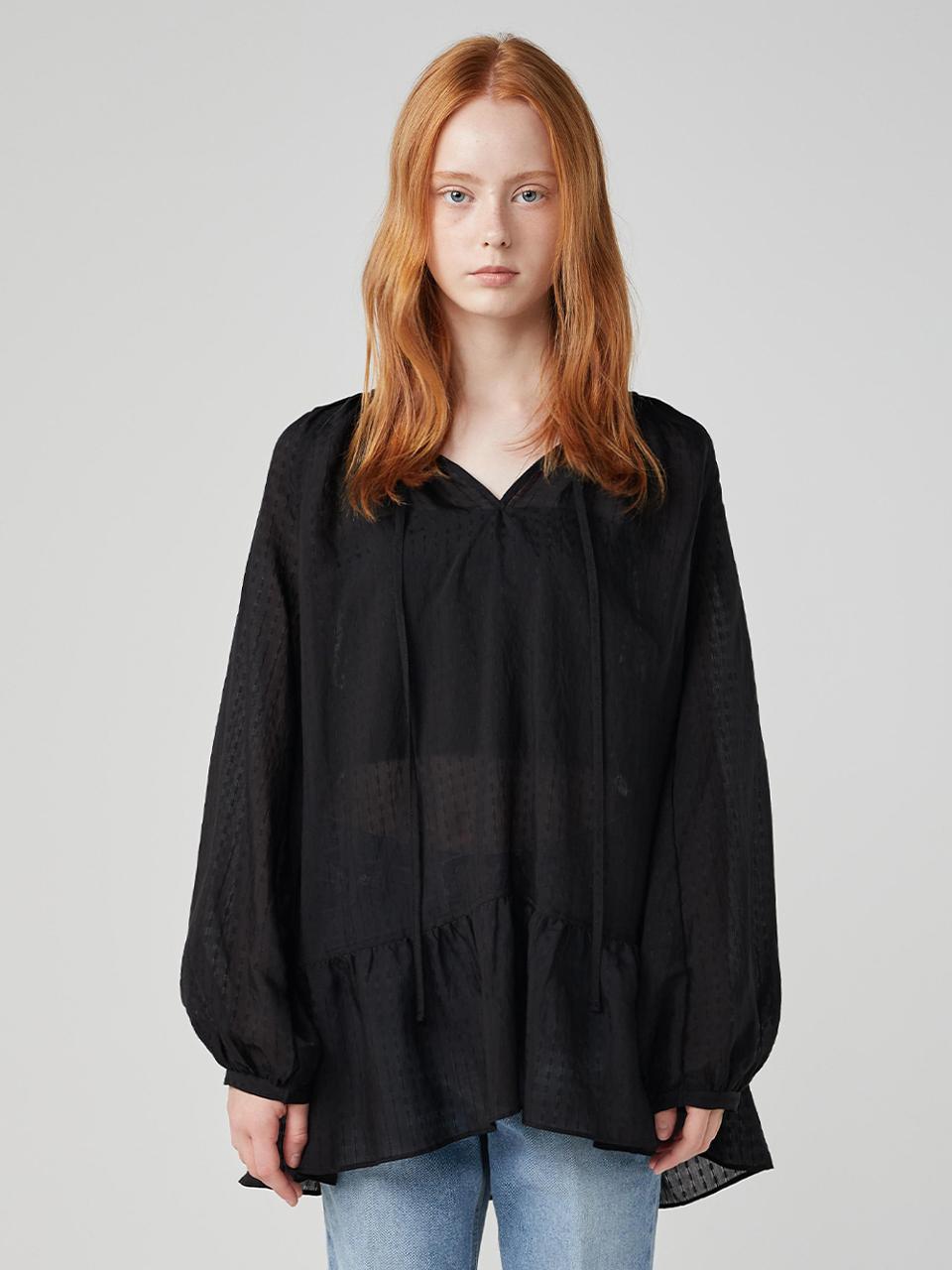 OVEOF Ruffle Shirring V-neck Top [Black]