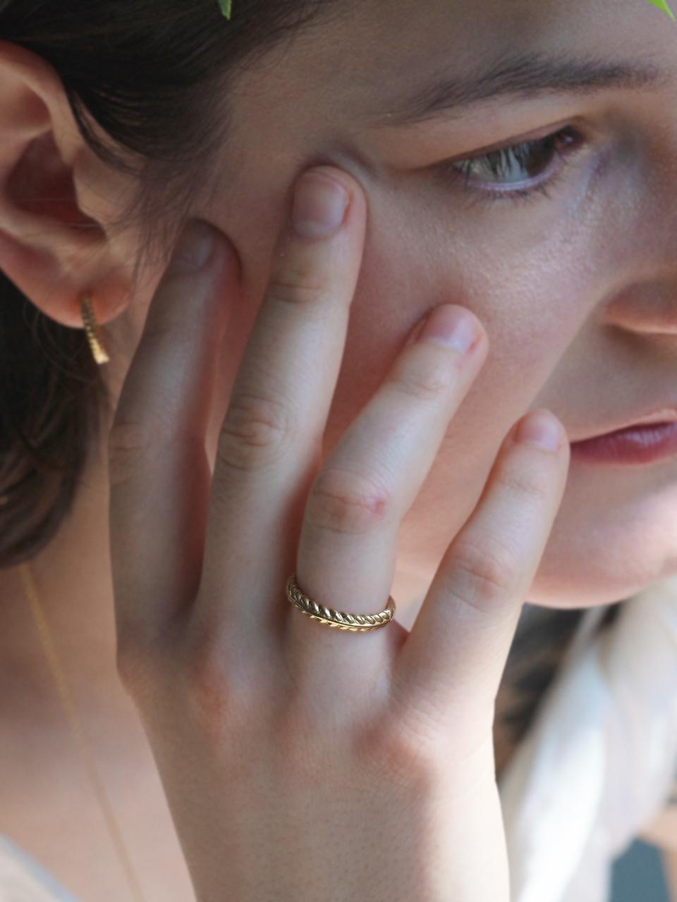 OVERGREY Delicate Gold-Plated Laurel Leaf Ring [Gold]
