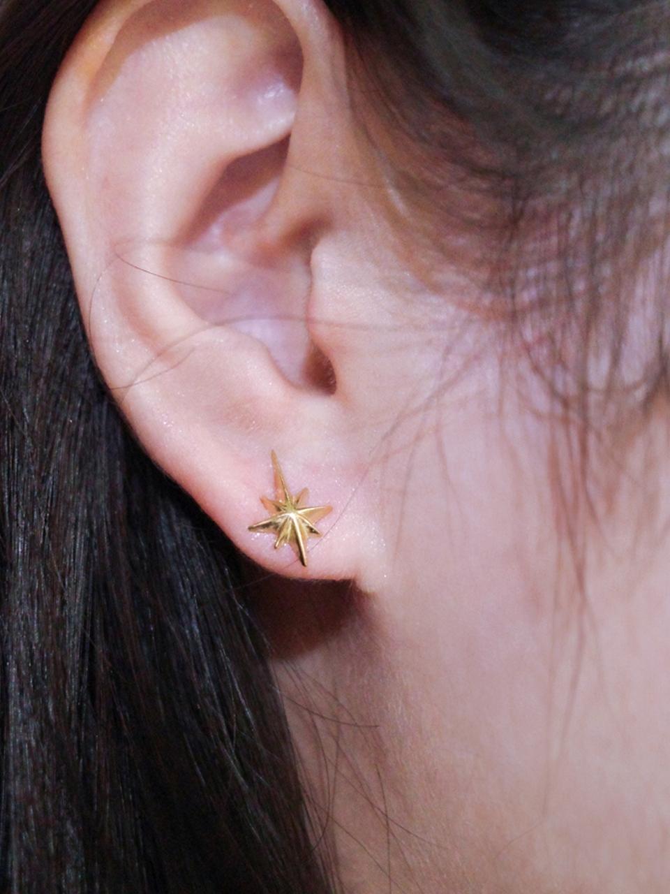 OVERGREY Gold-plated Asymmetrical Stud Earrings [Gold]