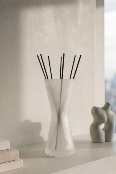 OZAIZ OZAIZ Aiz Oud & Bergamot Reed Diffuser in White at Urban Outfitters