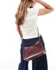 PASQ PASQ 90s minimal shoulder bag with detachable crossbody strap in burgundy-Red - 4