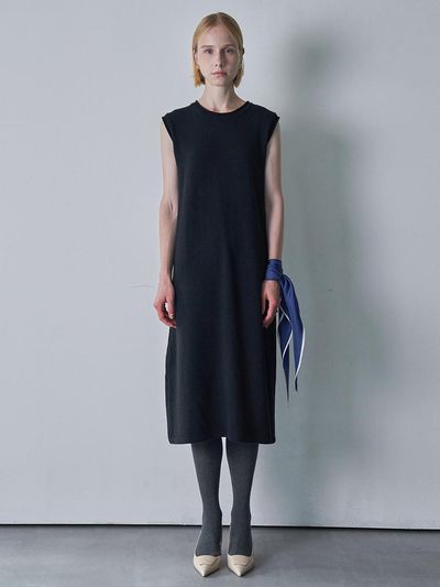 pelote Cashmere blended Sleeveless One piece (Black)