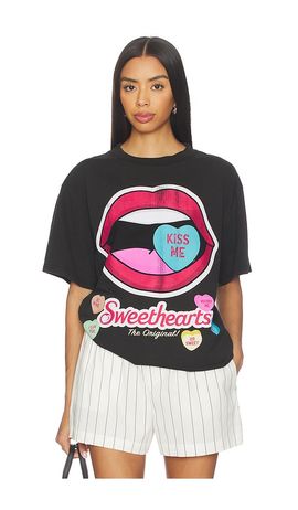 Philcos Philcos Sweethearts Kiss Me Tee