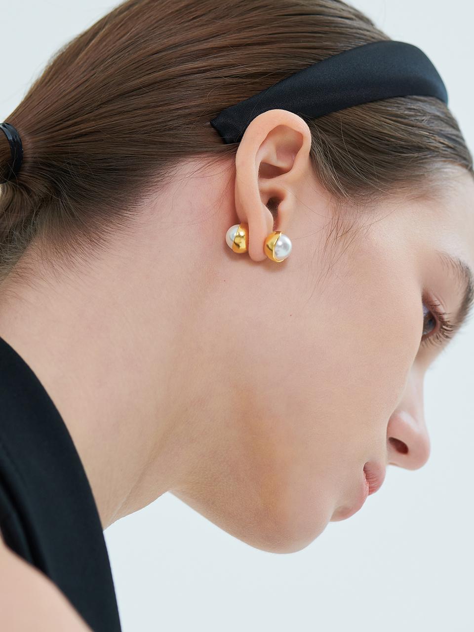 PICOMENT Pearl In The Cup Earring - 1 piece Gold