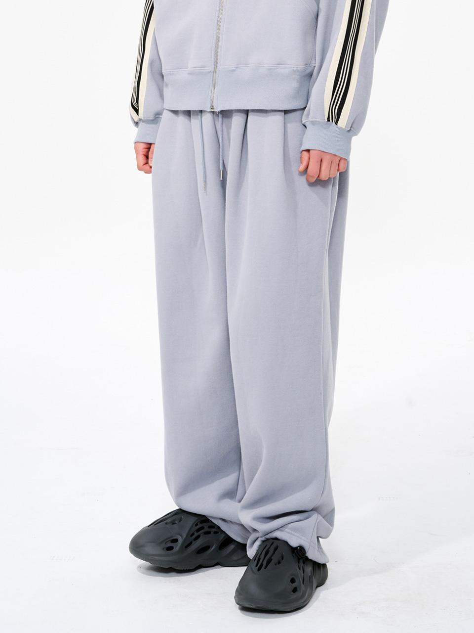 PIECEMAKER Wide-Fit Two-Tuck Sweatpants Grey
