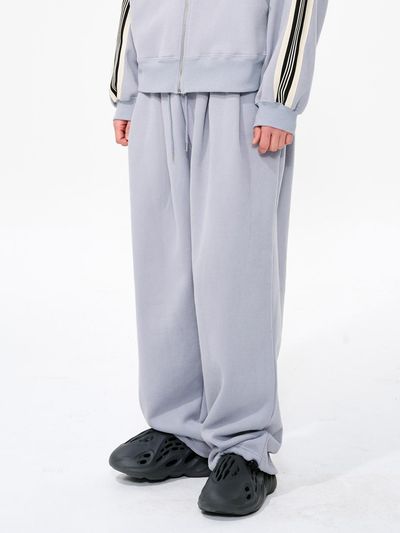 PIECEMAKER Wide-Fit Two-Tuck Sweatpants Grey
