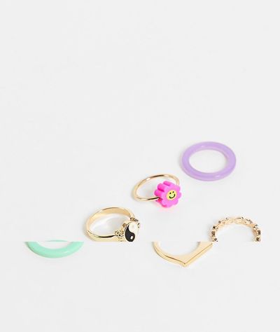 Pieces Pieces 6 pack plastic & charm rings in multi