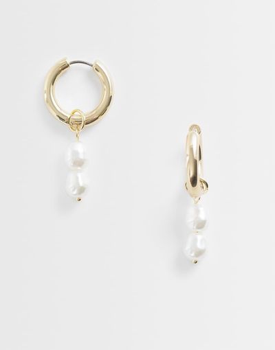 Pieces PIECES faux pearl drop hoop earrings in gold tone