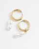 Pieces PIECES faux pearl drop hoop earrings in gold tone - 4