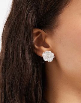 Pieces Pieces floral stud earrings in pearly white