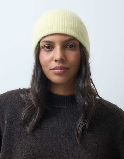 Pieces Pieces fluffy rib knitted beanie in cream-WHITE