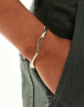 Pieces Pieces molten metal bangle in gold