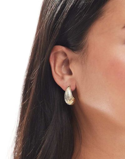 Pieces Pieces ribbed effect teardrop hoop earrings in gold