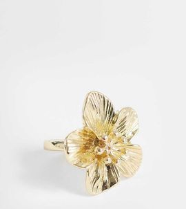 Pieces PIECES statement flower ring in gold tone
