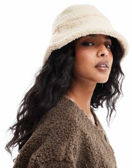 Pieces Pieces teddy bucket hat in cream-White